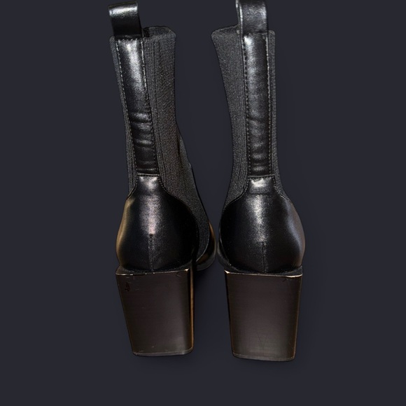 Elegant Black Ankle Boots - Picture 3 of 5